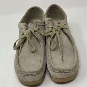 Clarks shoes tan Moccasins shoes size 7 1/2